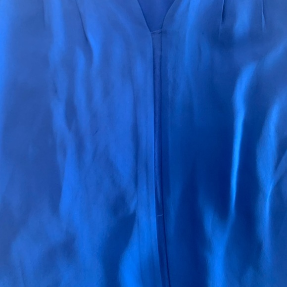 Elie Tahari blue chiffon blouse. Asymmetrical hem. - Picture 3 of 3